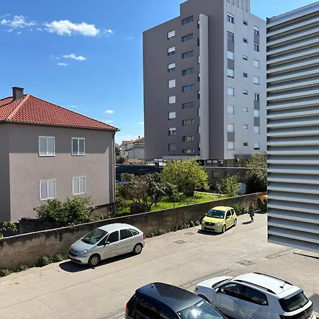 Adrianora With Freeparking