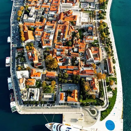 Adrianora With Freeparking