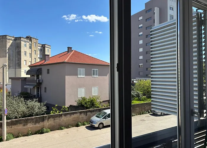 Adrianora With Freeparking